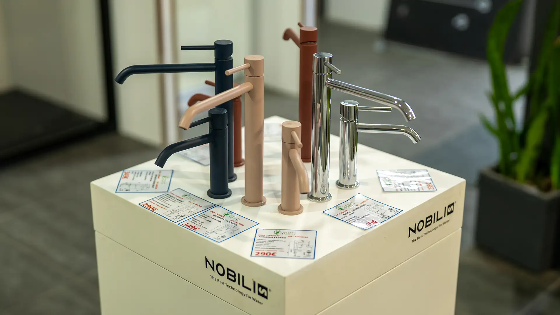 Robinetterie Nobilis Robinetterie en noir mat et en metal Nobilis, Concept Habitat