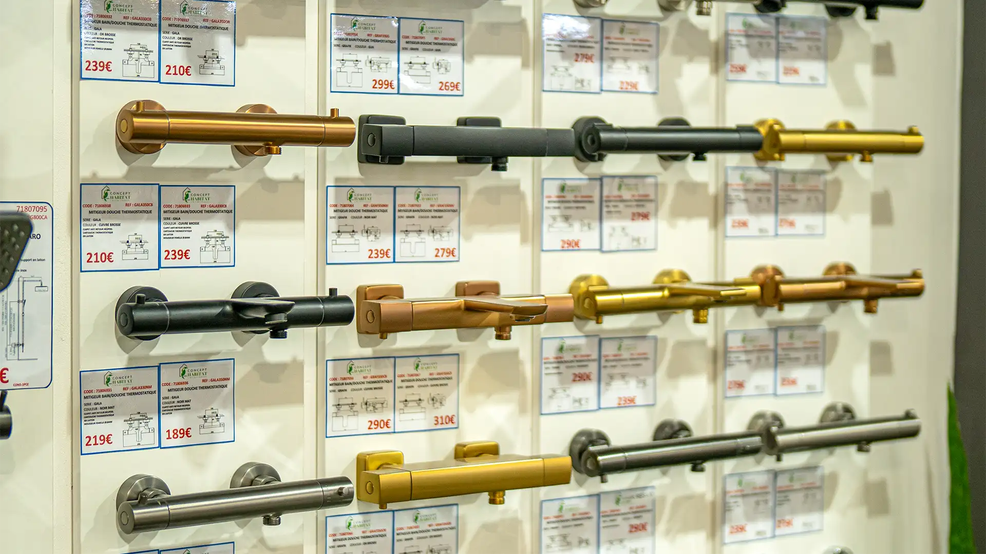 Robinetterie Concept Habitat Robinetterie de douche en or, noir mat Concept Habitat