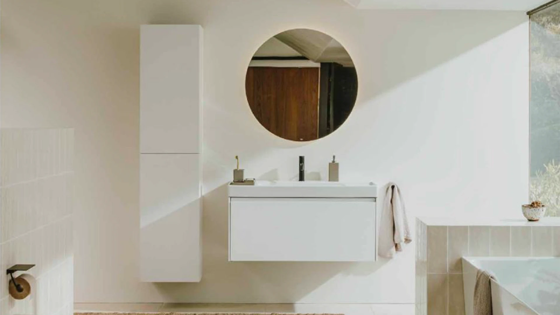 Meuble en bois blanc suspendus Roca